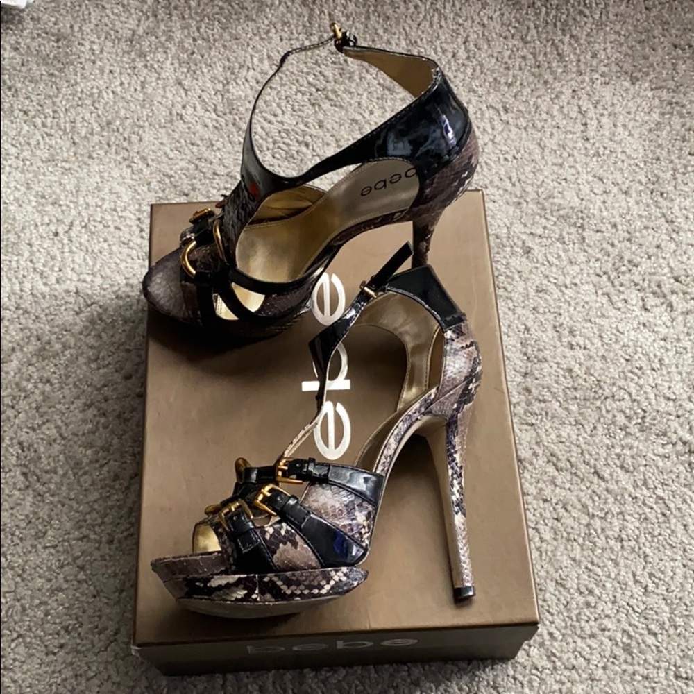 Bebe Stiletto Snakeskin Print Size 8.5 Women’s